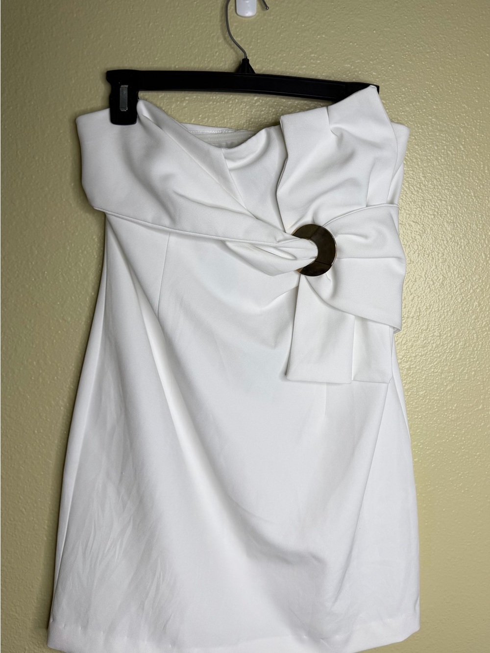 Zara White Strapless Dress with Sculpted Bow and Ring Accent